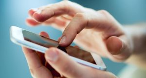 Cara Mengatasi Layar HP yang Tidak Bisa Disentuh Sama Sekali Cara mengatasi layar HP yang tidak bisa disentuh